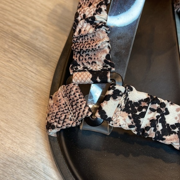 14th and Union Kylie Sandals Snake Print Size 7 - Picture 4 of 8